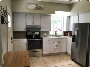 313 Faulkner St, Unit B in New Smyrna Beach, FL - Foto de edificio - Building Photo