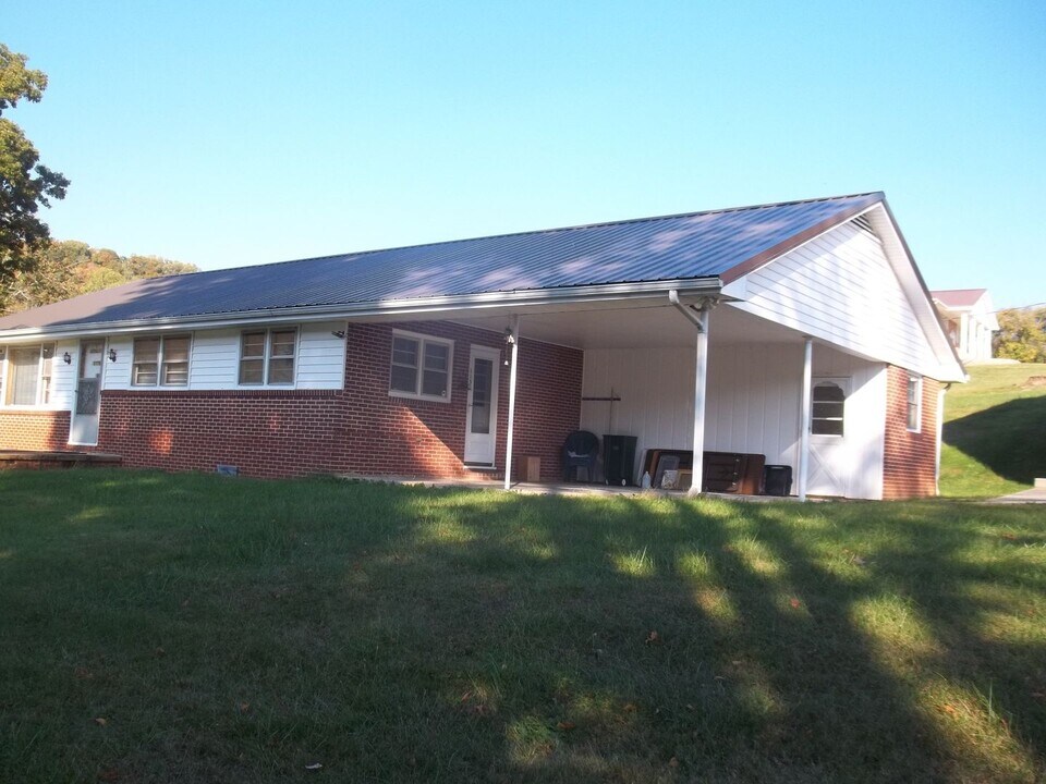 115 Armstrong Cir in Church Hill, TN - Building Photo