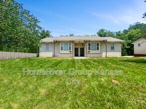 4004 E 123 Terrace in Grandview, MO - Building Photo - Building Photo