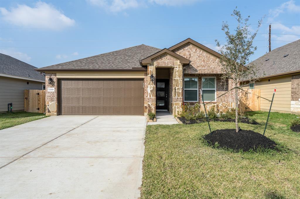 12818 N Winding Pines in Tomball, TX - Building Photo