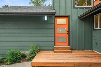 8027 SW 103rd Ave in Beaverton, OR - Building Photo - Building Photo