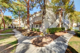 5216 Mandalay Springs Dr in Las Vegas, NV - Building Photo