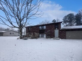 6505 Winans St in Allendale, MI - Building Photo