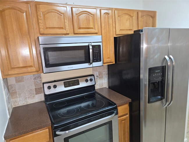 8917 NW 28th Dr in Coral Springs, FL - Building Photo - Building Photo