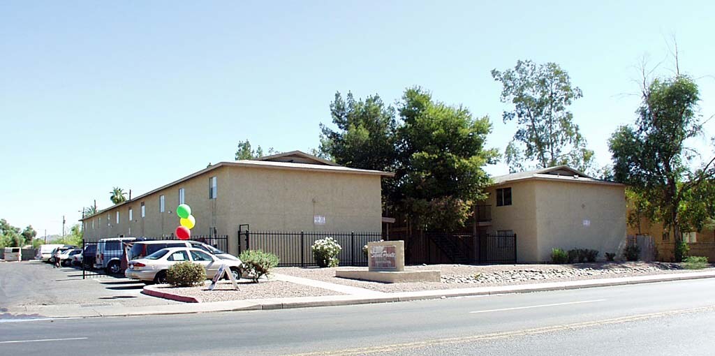 Sienna Pointe in Phoenix, AZ - Building Photo