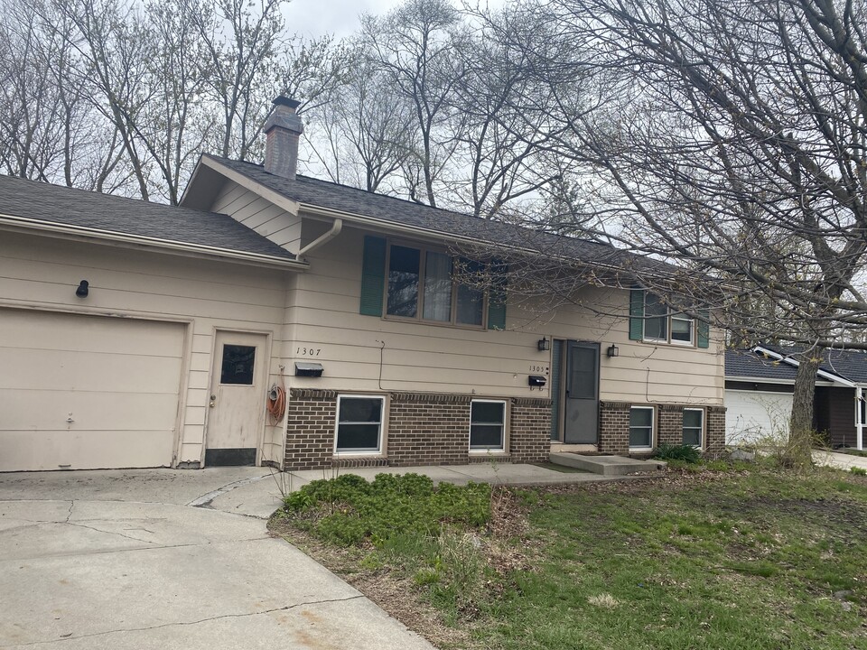 1305 Iowa Cir Photo