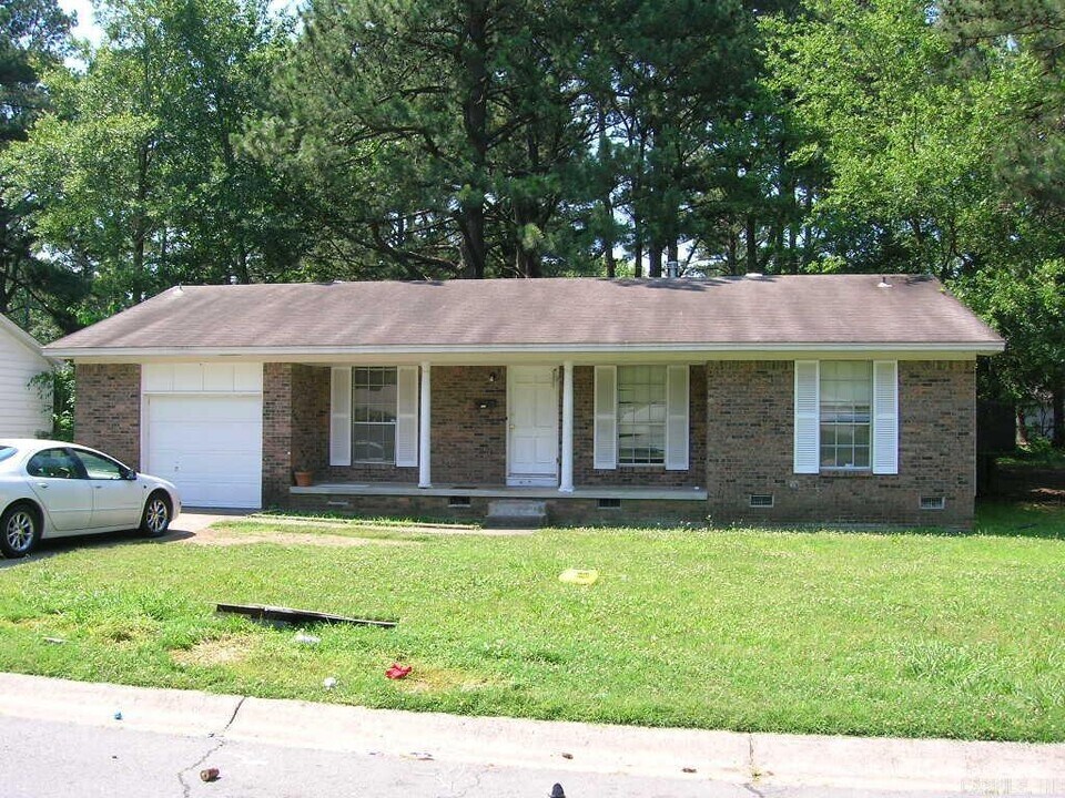 7411 Debbie Dr in Little Rock, AR - Building Photo
