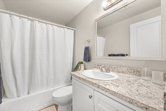 Forest Park in Bellingham, WA - Foto de edificio - Building Photo