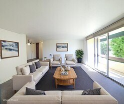 6455 La Jolla Blvd in San Diego, CA - Building Photo