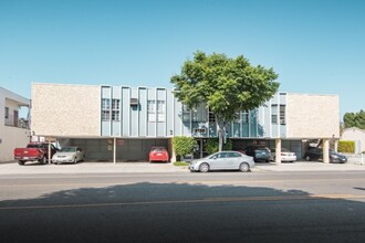 3720 Motor Ave in Los Angeles, CA - Foto de edificio - Building Photo