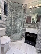 West 52nd Street, Unit 1A in New York, NY - Foto de edificio - Building Photo