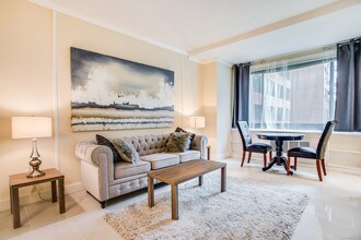 1021 Arlington Blvd in Arlington, VA - Foto de edificio - Building Photo