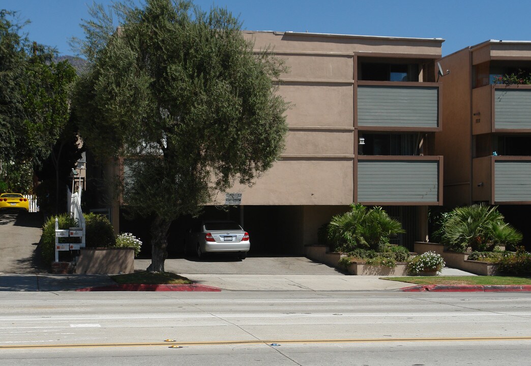 2255 Montrose Ave in Montrose, CA - Foto de edificio