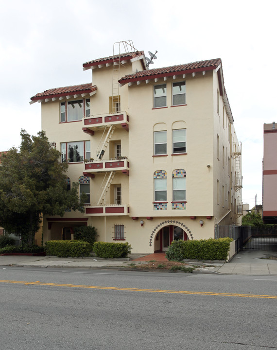 1220 El Camino Real in Burlingame, CA - Building Photo