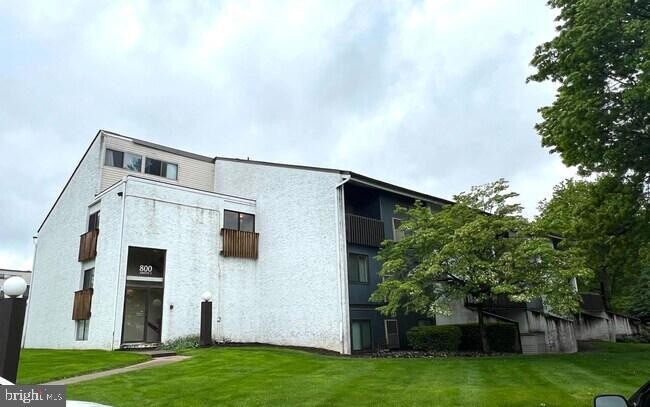 property at 800 Stratford Dr