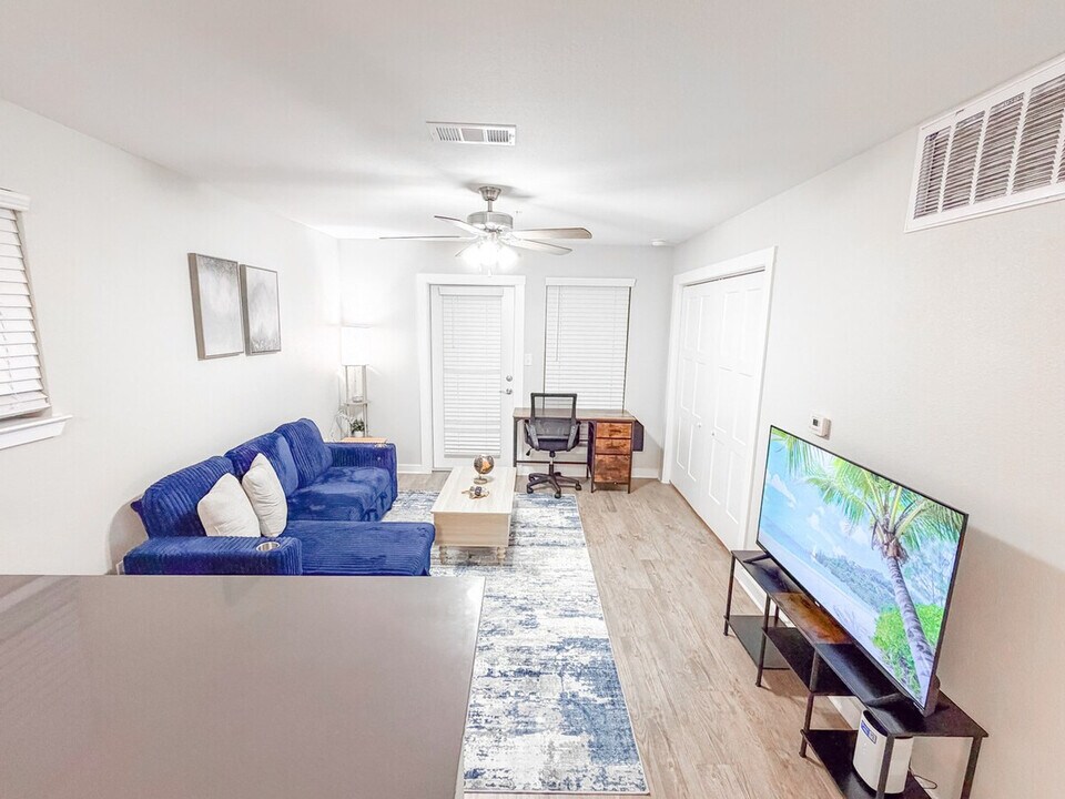 1450 N Hwy 360, Unit SI ID1507123P in Grand Prairie, TX - Building Photo