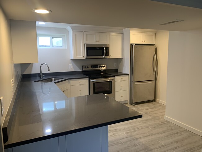 1555 E Lanebrook Ln, Unit 1555 B