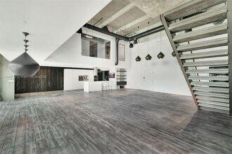 1749 NE Miami Ct in Miami, FL - Building Photo - Building Photo