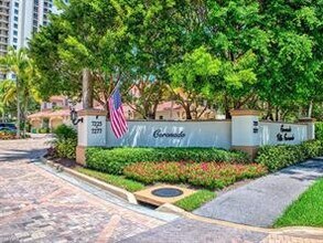 7225 Pelican Bay Blvd-Unit -1903 in Naples, FL - Foto de edificio - Building Photo