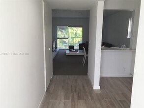 201 Sunrise Dr in Miami, FL - Building Photo - Building Photo