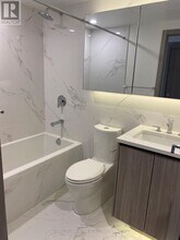 27-627 McMahon Dr in Toronto, ON - Building Photo - Building Photo