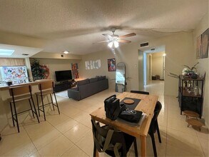 6800 Cypress Rd in Plantation, FL - Building Photo - Building Photo