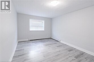 579 Clare Ave in Welland, ON - Building Photo - Building Photo