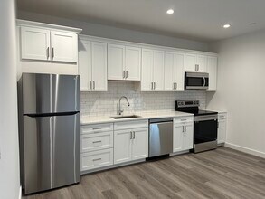 528 Black Rock Tpke, Unit 104 in Fairfield, CT - Foto de edificio - Building Photo