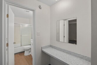 Parkview Estates in Brooklyn, OH - Foto de edificio - Interior Photo
