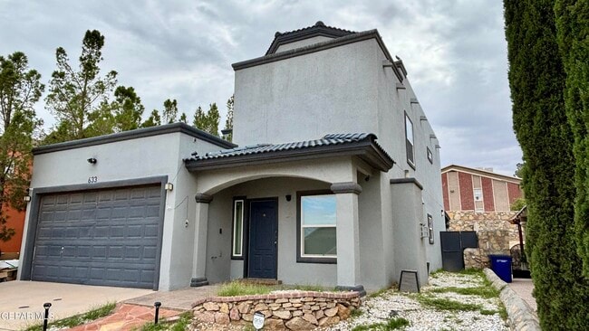 633 Pete Payan Dr in El Paso, TX - Foto de edificio - Building Photo