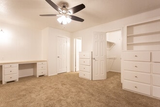 Bear Creek Apartments in Lubbock, TX - Foto de edificio - Building Photo