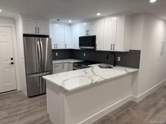 property at 19 Bellport Ln