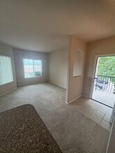 4200 E Commerce Way in Sacramento, CA - Building Photo - Building Photo