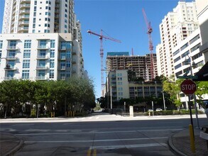 7285 SW 90th St in Miami, FL - Building Photo - Building Photo