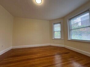 55 Thatcher St, Unit 2 in Brookline, MA - Building Photo - Building Photo