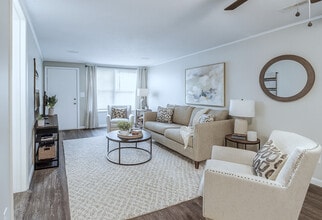 James- Marie Court in Fostoria, OH - Foto de edificio - Building Photo