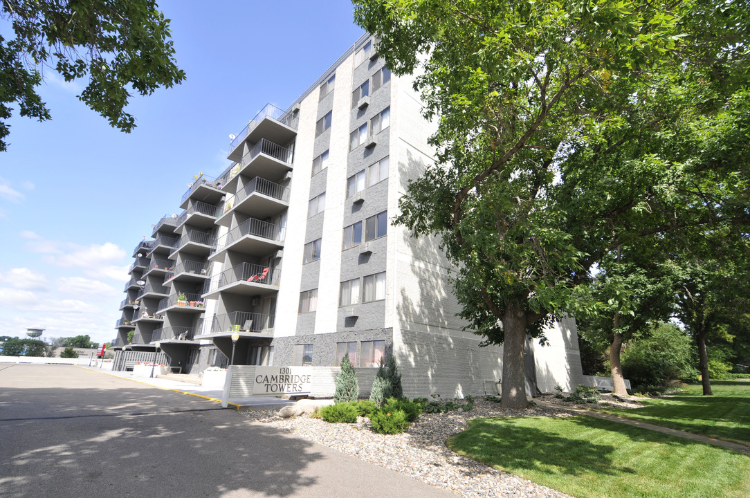 Cambridge Towers Apartments in Hopkins, MN - Building Photo