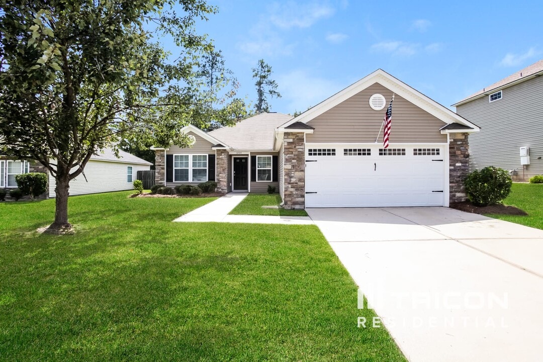 1204 Green Turf Ln in Elgin, SC - Building Photo