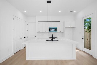 4657 Phlox St in Houston, TX - Building Photo - Building Photo