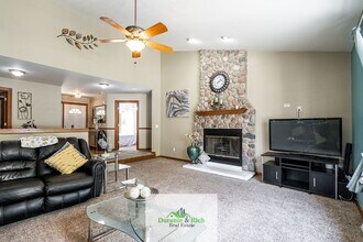 6429 N Sunny Point Rd in Glendale, WI - Building Photo - Building Photo