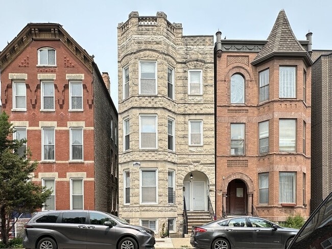 property at 1406 W Superior St