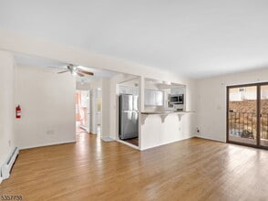 349 Gorge Rd in Cliffside Park, NJ - Building Photo - Building Photo