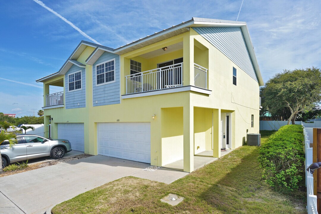181 St Lucie Ln in Cocoa Beach, FL - Building Photo