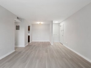 325 Orchard Trace Ln in Charlotte, NC - Building Photo - Building Photo