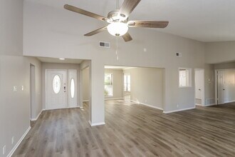 13810 Hunters Hawk in San Antonio, TX - Building Photo - Building Photo
