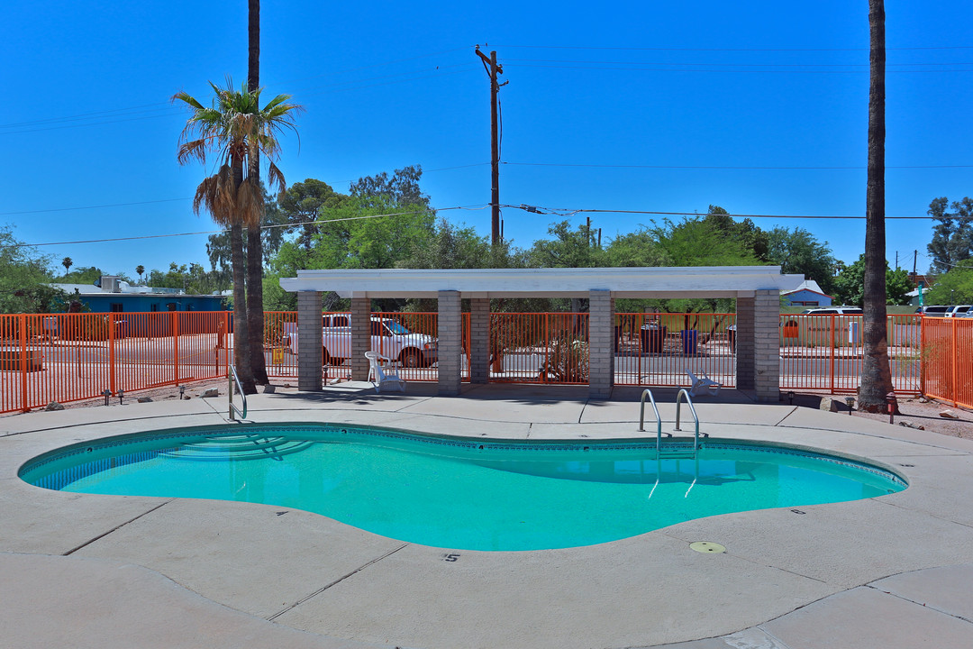 Blacklidge Flats in Tucson, AZ - Building Photo