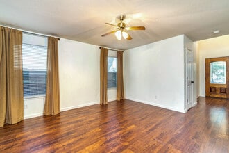 10811 Marot Fld in Helotes, TX - Building Photo - Building Photo