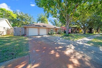 8606 Twisting Vine Ln in Houston, TX - Building Photo - Building Photo