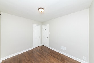 2745 W Gregory St in Chicago, IL - Building Photo - Building Photo