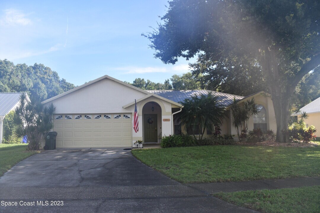 890 Spirea Dr in Rockledge, FL - Foto de edificio